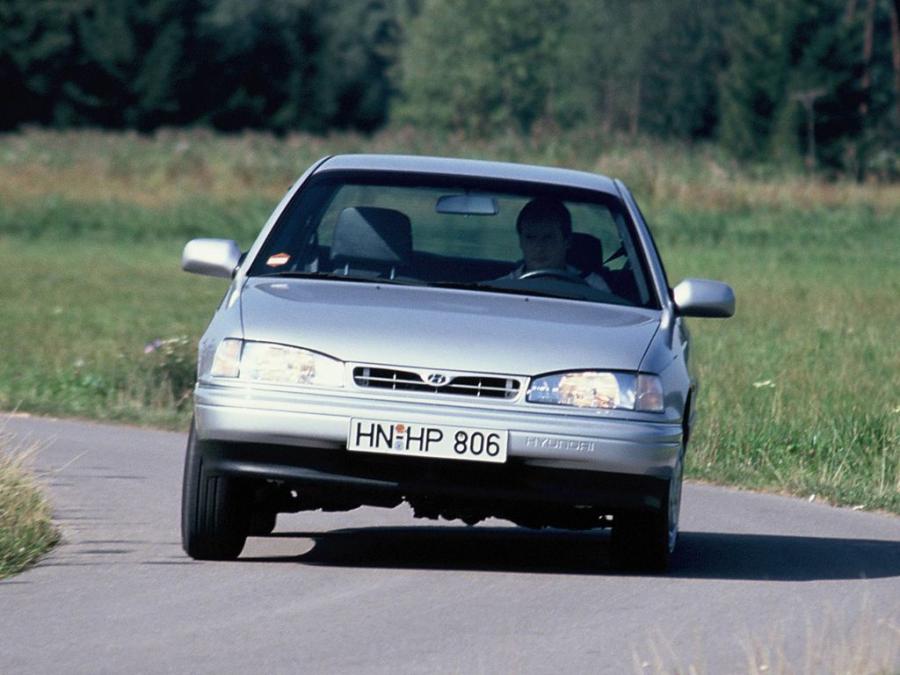  Hyundai Lantra 1990 года  (фото 3 из 9)